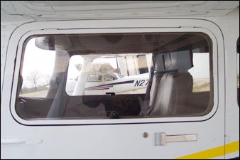 Door Window (Right Nonopenable) (1977 - 1985) 28 - 368 - 18C; Cessna R172 XP, RG, RGII - 18C